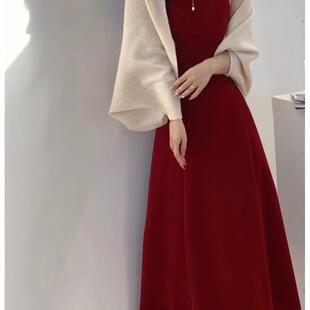 2026秋冬新款复古优雅法式方领丝绒红色年会订婚收腰吊带连衣裙子