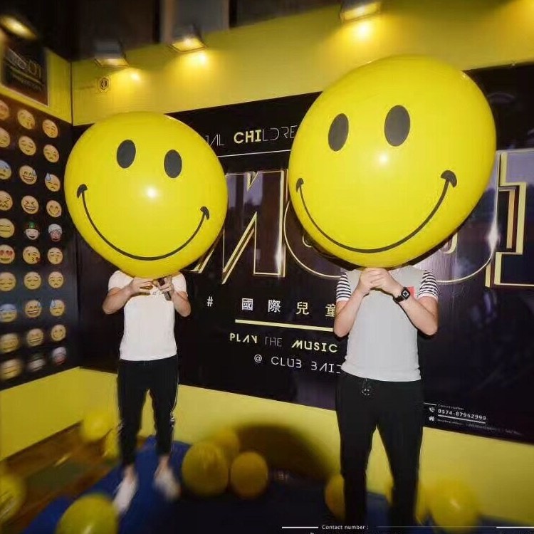 36寸超大emoji笑脸扁圆气球加厚乳胶吹大后90cm宽qq表情酒吧气球