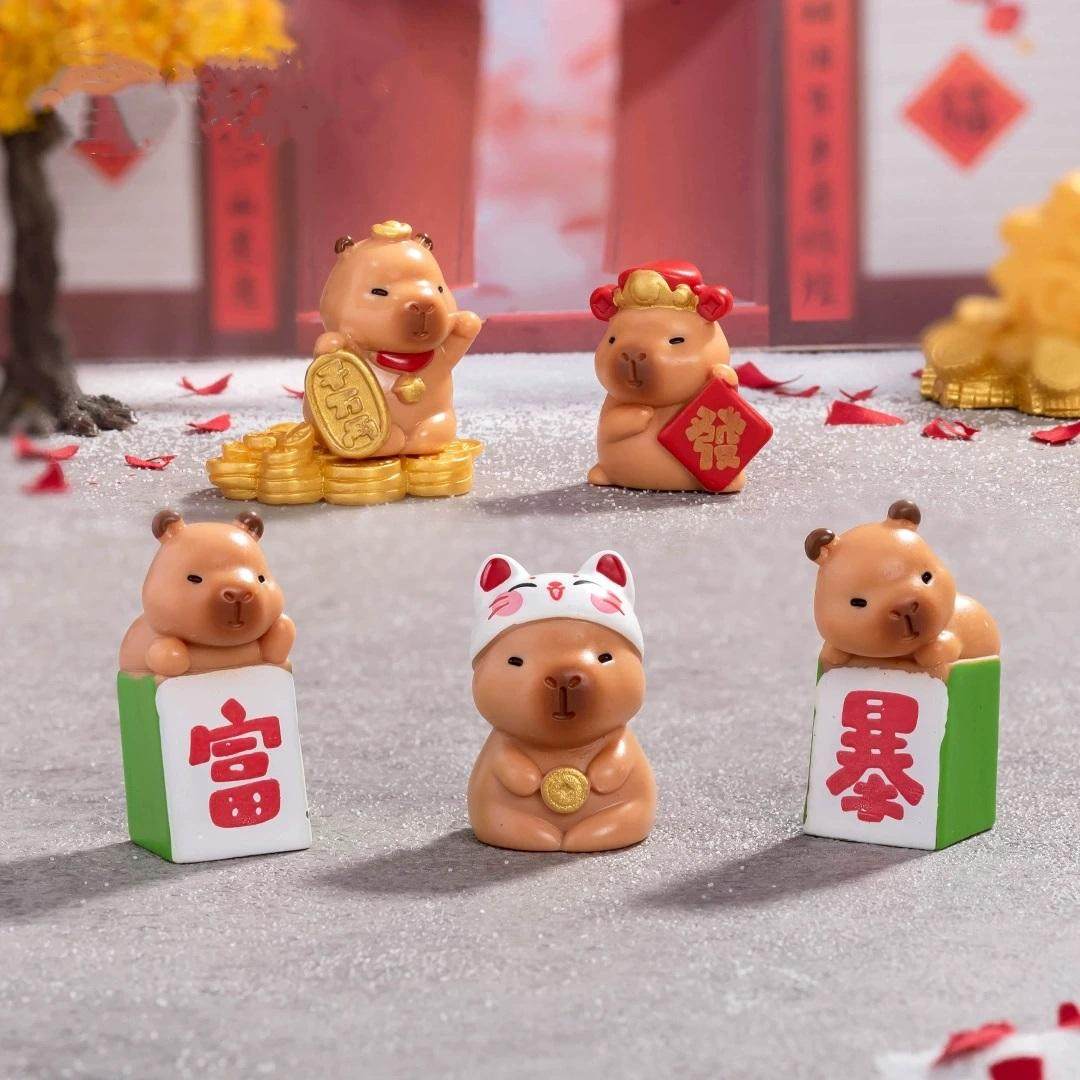 微景观创意可爱新年招财水豚卡皮巴拉公仔手办桌面装饰配件小摆件,家居饰品,装饰摆件,淘宝优惠券,粉丝福利购,淘宝优惠卷