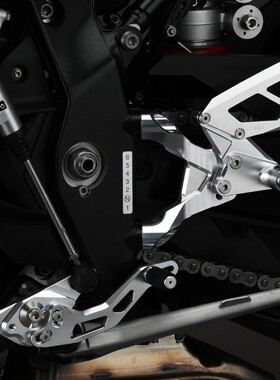 日本 AELLA BMW 宝马 S1000RR 排气管支架升高后移脚踏杆总成