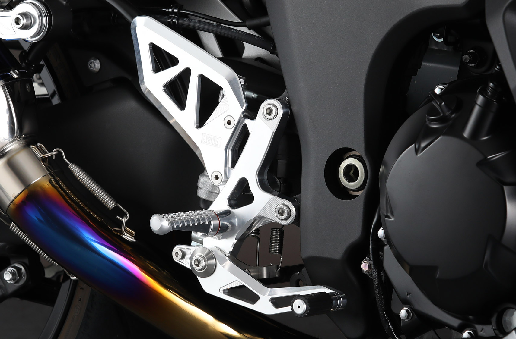 日本 AELLA 适用KAWASAKI 川崎 NINJA 1000SX 升高后移脚踏杆总成