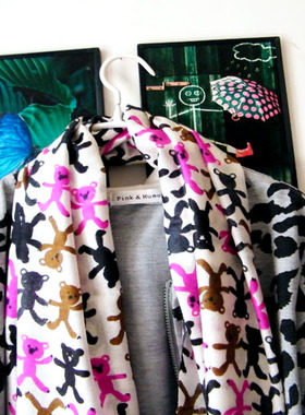 SAN 可爱系手牵手小熊流苏围巾/学生围巾/玫红 羊毛质感