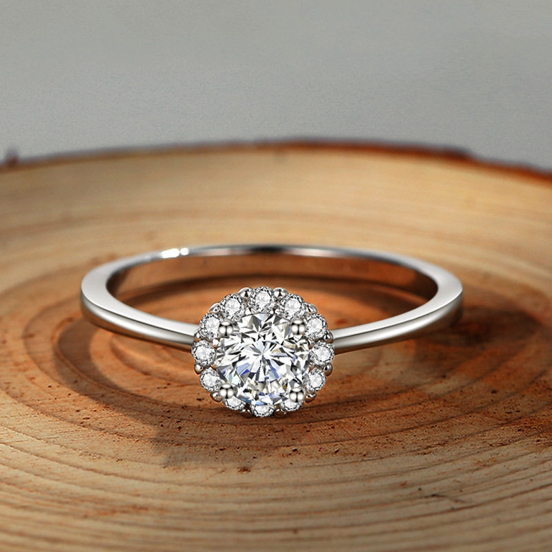 Nhẫn kim cương hoa tuyết mạ bạch kim bạc 925 nhẫn kim cương giả kim cương nữ đá zircon nhân tạo 50 tấc kết hôn đá moissanite nữ