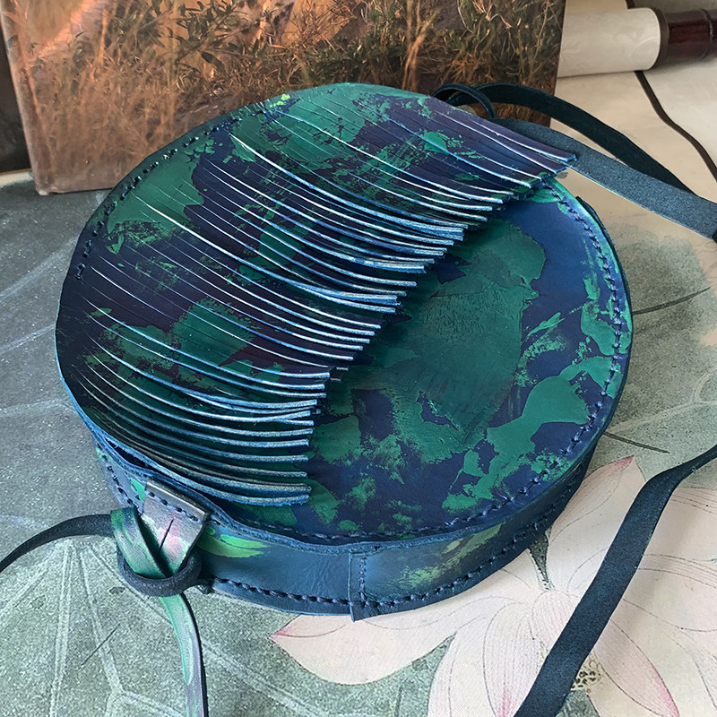 新品 高级感 小圆包 斜挎女包 Fu.DuJuan 手工植鞣 女包 蓝绿流苏