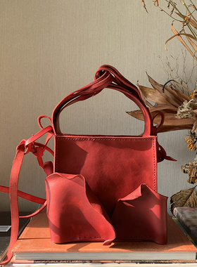 Fu.DuJuan 美爆~ 设计师原创 花瓣 斜跨包 红色气质手拎包 方包女