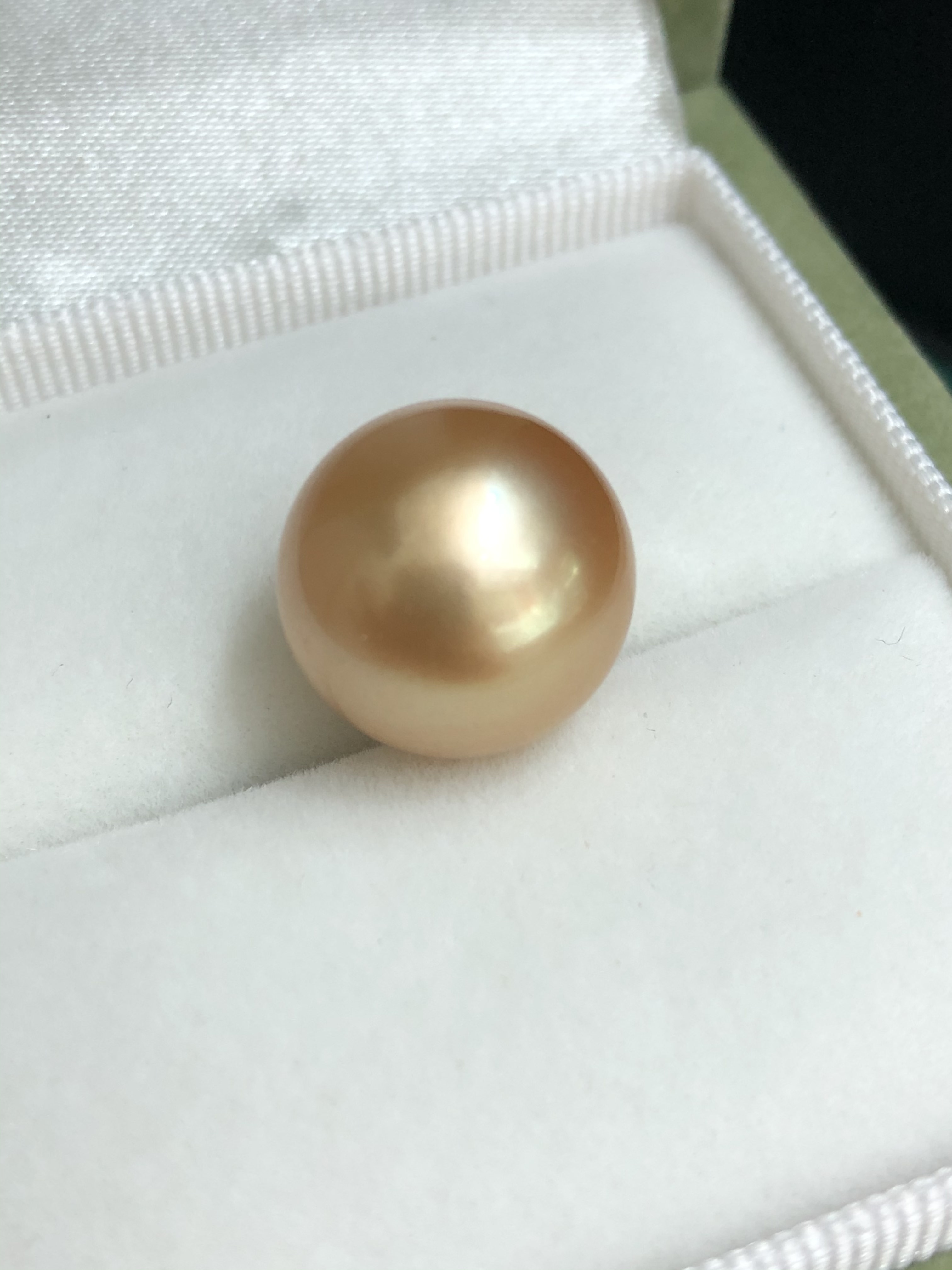 纯天然色海水南洋金珠13.7Mm正圆裸珠天然颜色极细微可做吊坠戒指