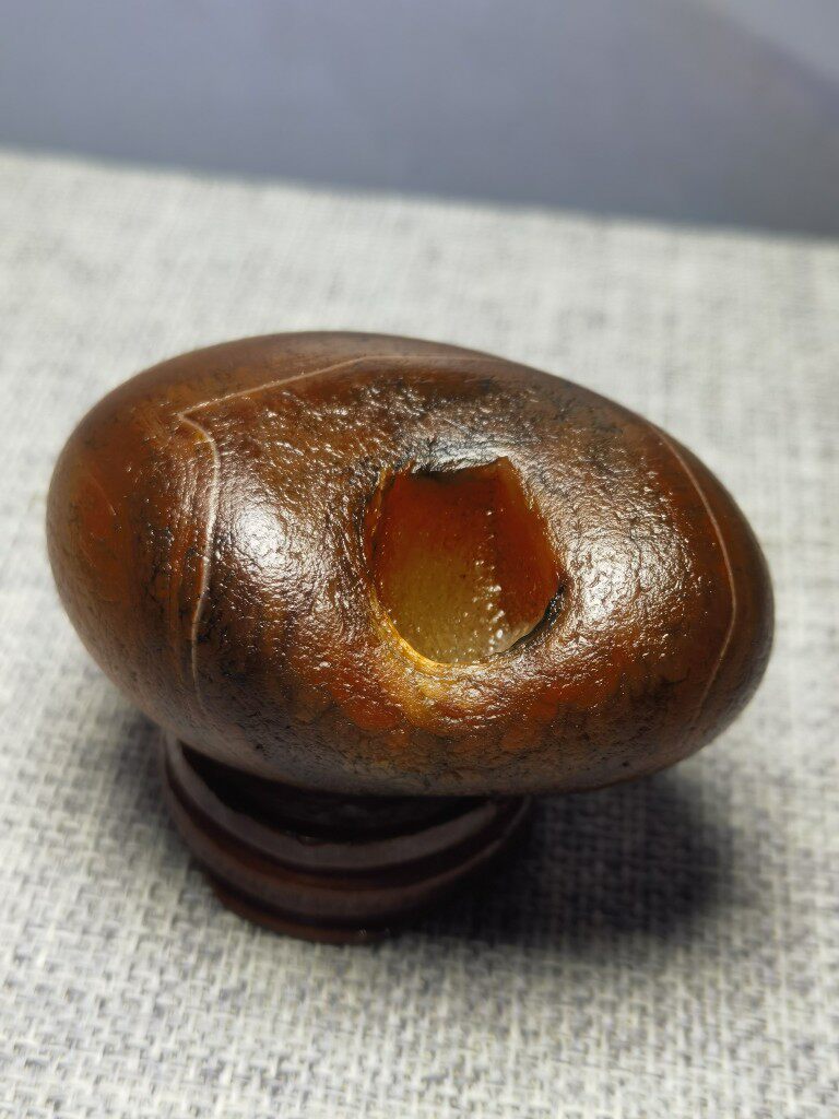 天然马岛玛瑙原石小摆件，黄金坑。纯天然原石把玩件 特价