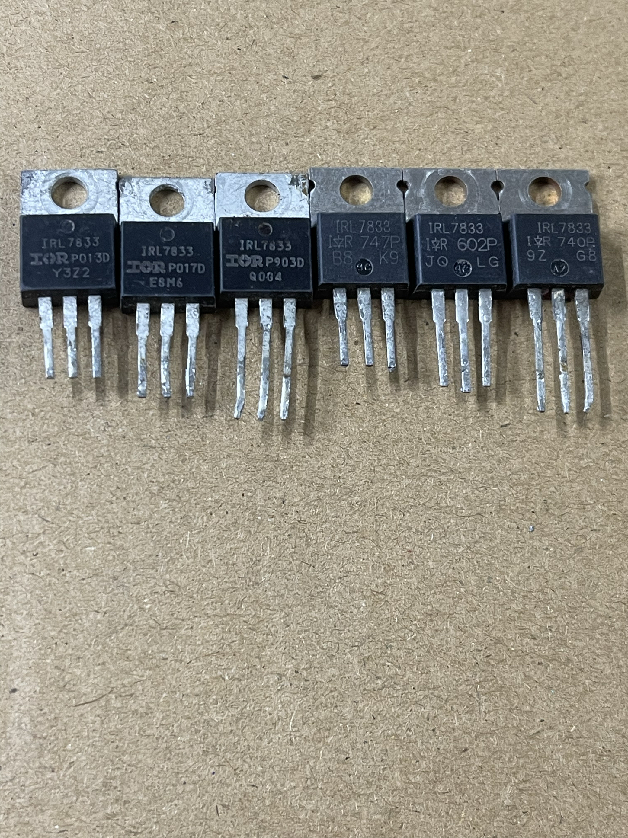 原装进口拆机 IRL7833  MOS场效应管 TO-220