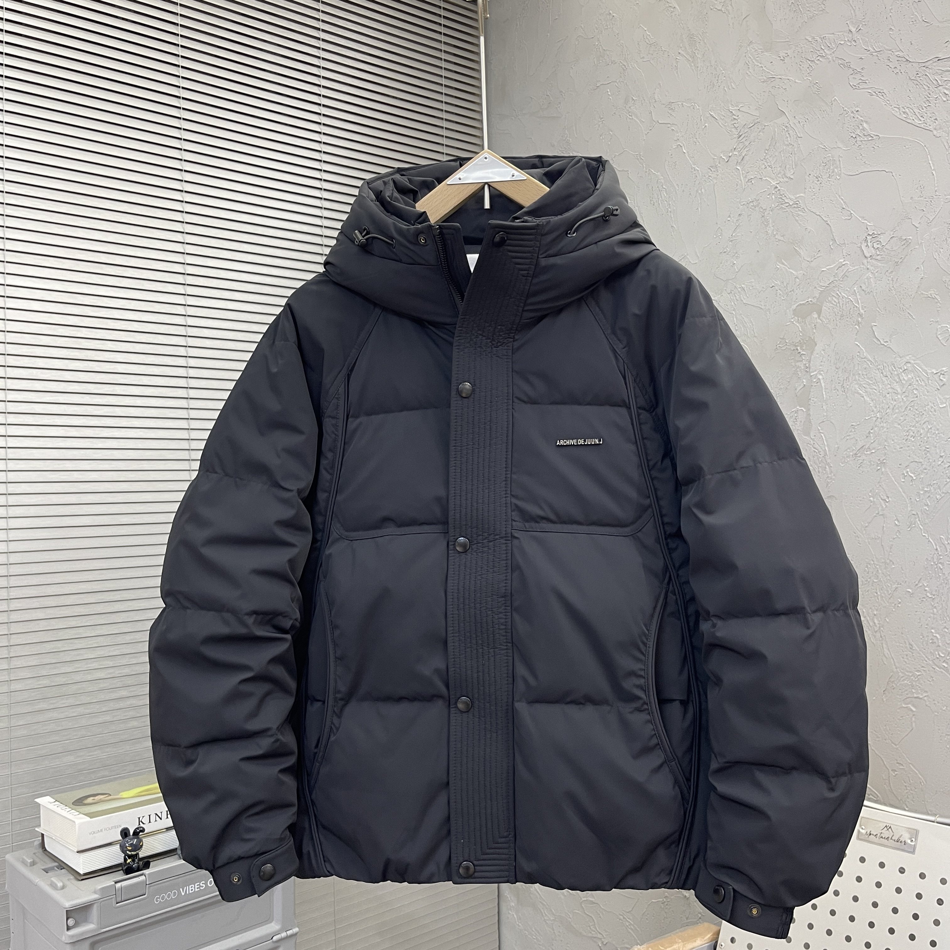 2025冬季新款潮牌男士连帽防水羽绒服时尚结构个性保暖白鸭绒外套