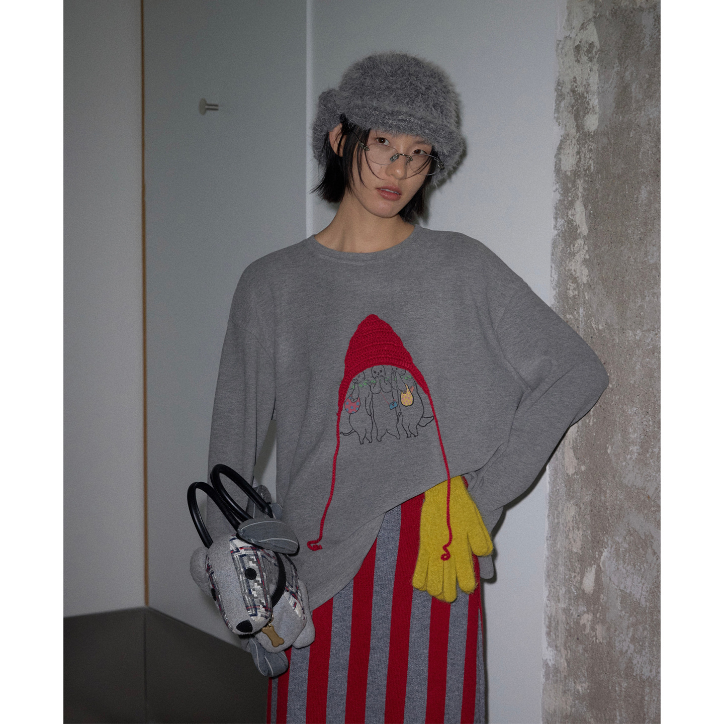 小红帽猫猫印花T恤女冬季宽松慵懒感时尚上衣