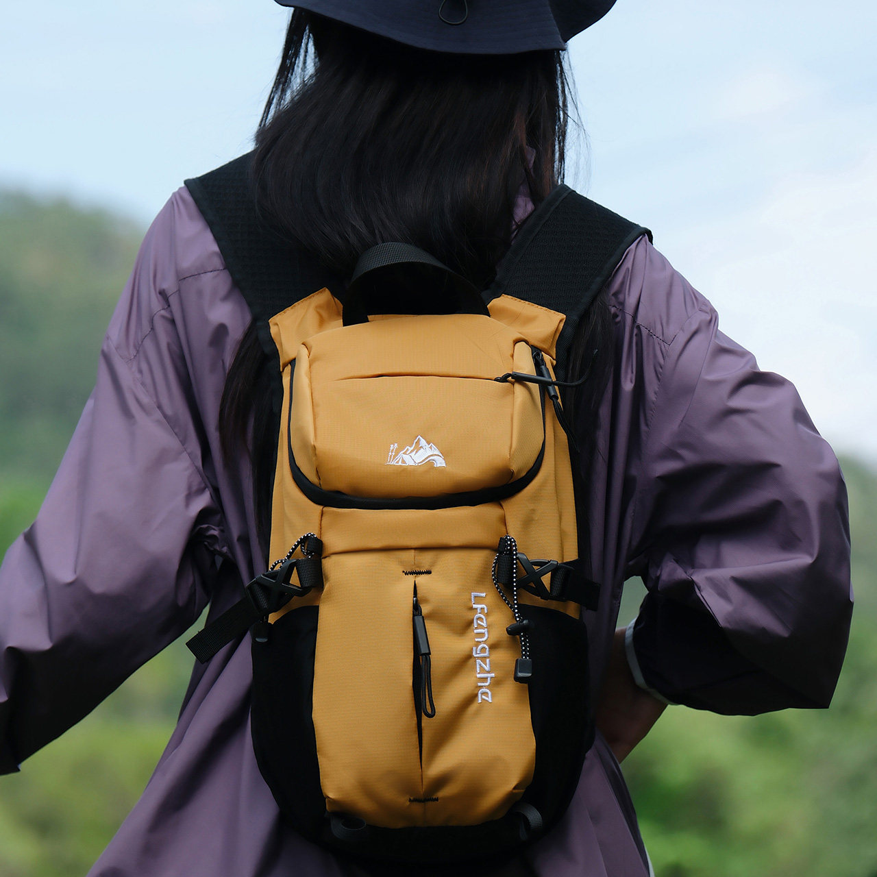 户外轻量化双肩包男女2026新款多口袋登山包徒步骑行休闲旅行背包