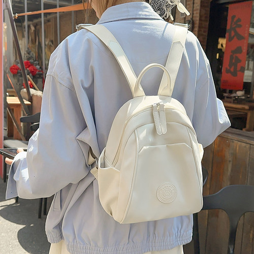 尼龙布轻便防水小型双肩包