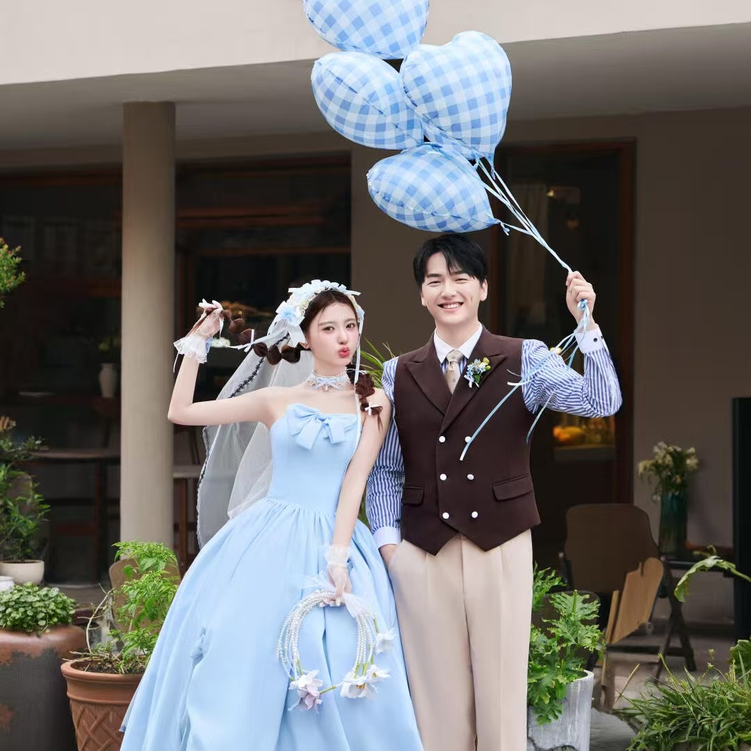 影楼新款婚纱礼服蓝色抹胸缎面婚纱摄影拍照主题外景街拍彩色主题