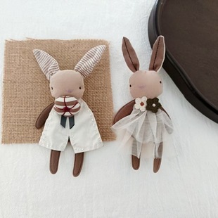 跨境森系手工秋冬毛衣可爱花朵兔子棉麻布艺人偶卡通胸针包包配饰