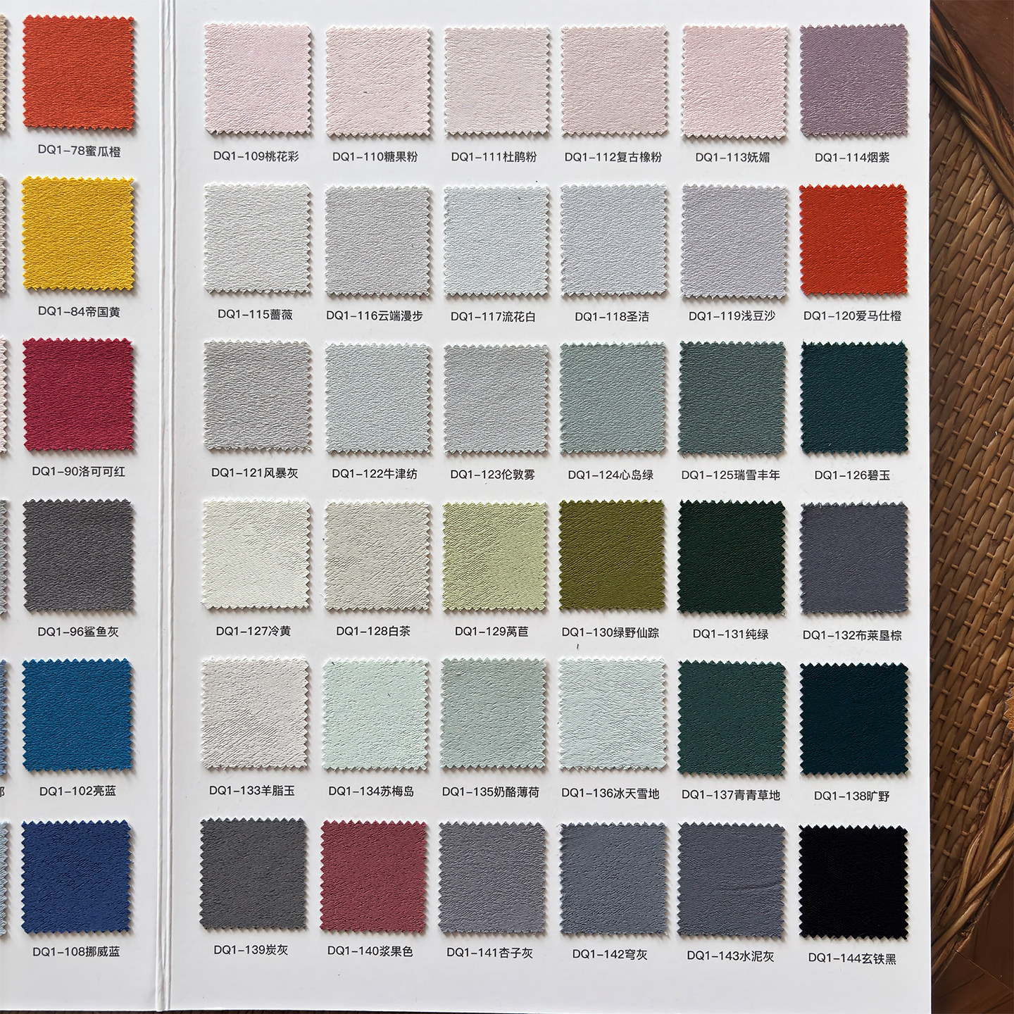 红橙黄绿青蓝紫色墙布色彩大全墙布壁布 浅灰宝石蓝纯黑无缝墙布,家装主材,无缝墙布/无缝壁布,淘宝优惠券,粉丝福利购,淘宝优惠卷