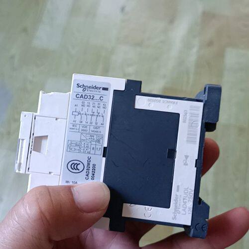 CAD32MD    电压DC220伏，6只，4议价