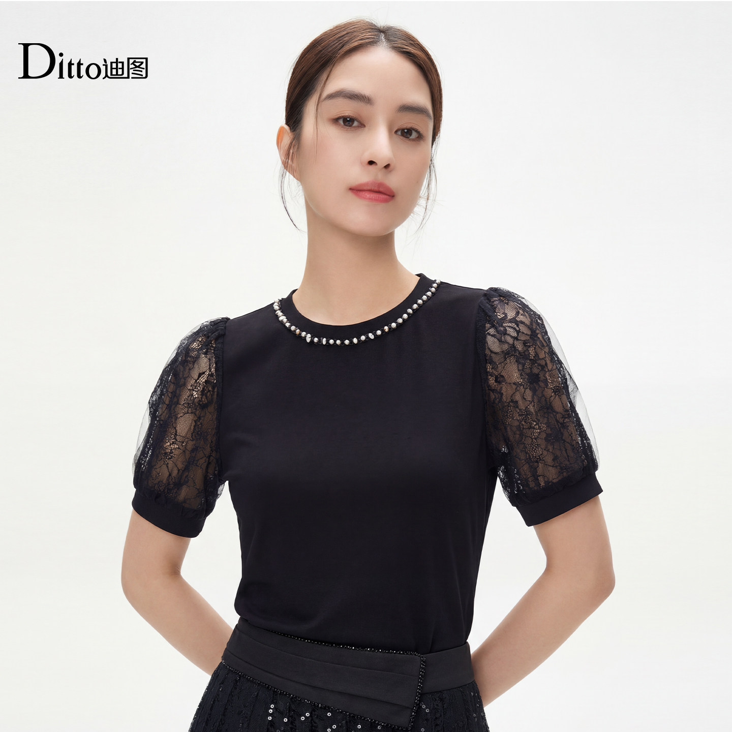 迪图轻奢风泡泡袖T恤女2026夏季款网纱拼接珍珠装饰轻薄时尚上衣