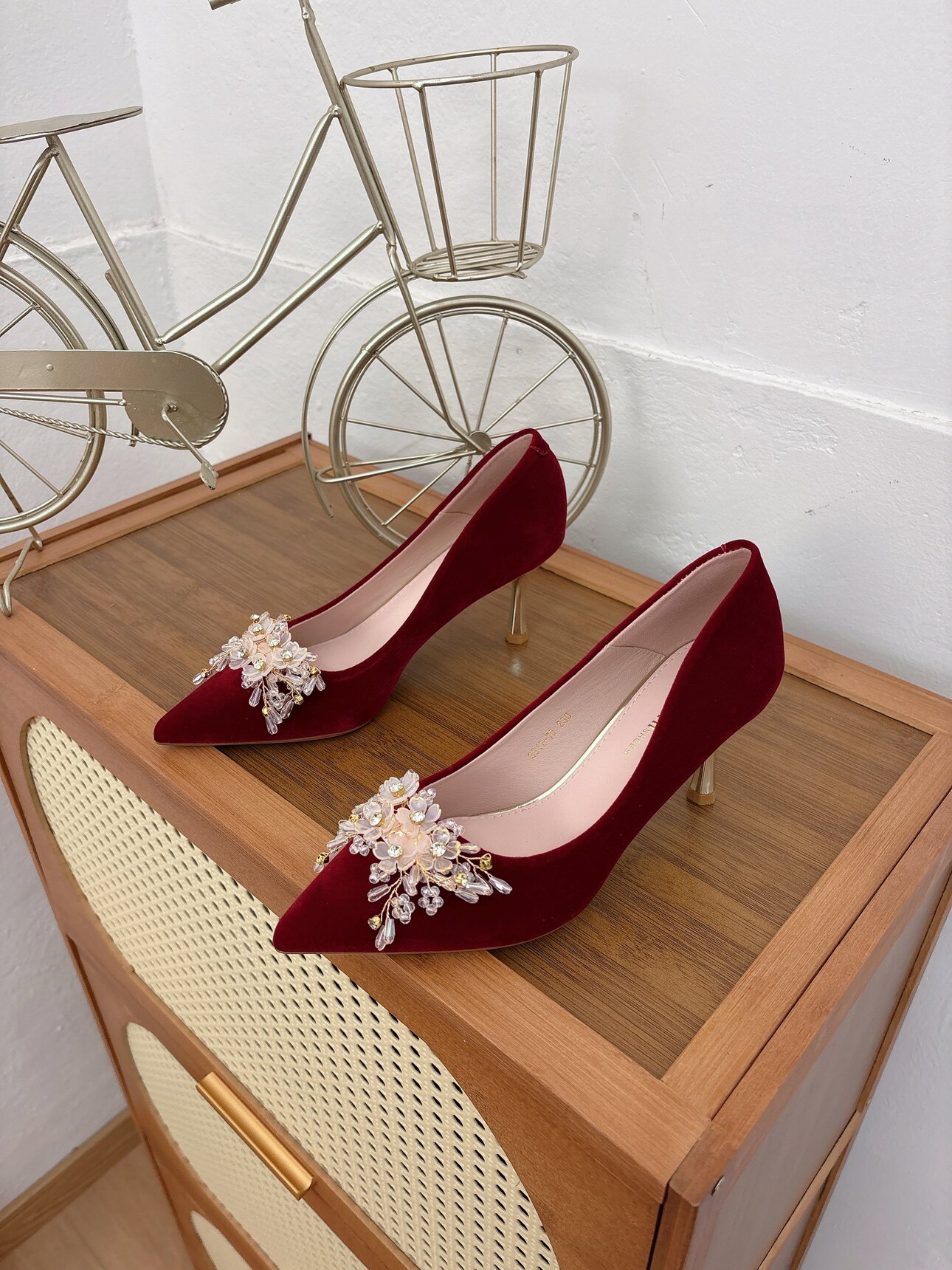 水钻高跟鞋女细跟2026新款法式性感水钻尖头单鞋红色宴会女鞋婚鞋