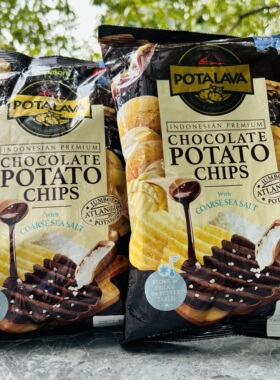 印尼进口啪啪通黑巧克力涂层马铃薯片膨化食品100g袋装papatonk