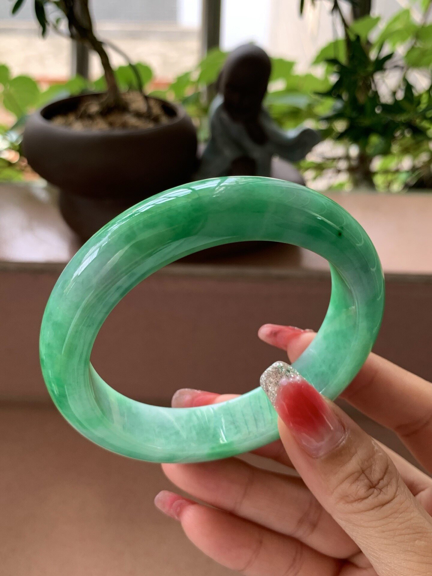 【小陈翡翠】缅甸天然翡翠A货辣绿满色60大圈口正圈翡翠手镯