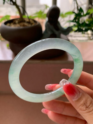 【小陈翡翠】缅甸天然翡翠A货冰种飘浅绿花色53圆条翡翠手镯