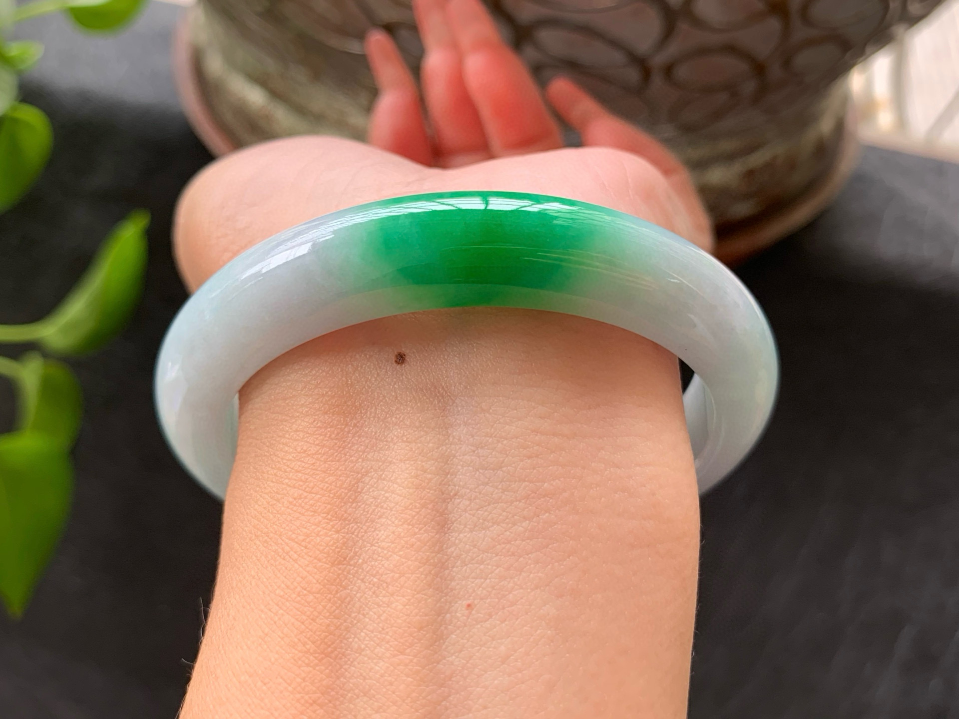 【小陈翡翠】缅甸天然翡翠a货飘阳绿60大圈口正圈翡翠手镯