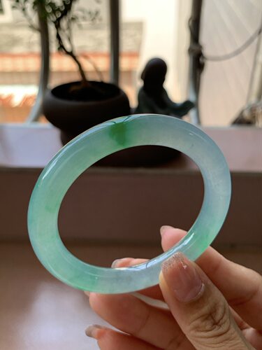 【小陈翡翠】缅甸天然翡翠A货冰飘一抹辣绿52圆条翡翠手镯