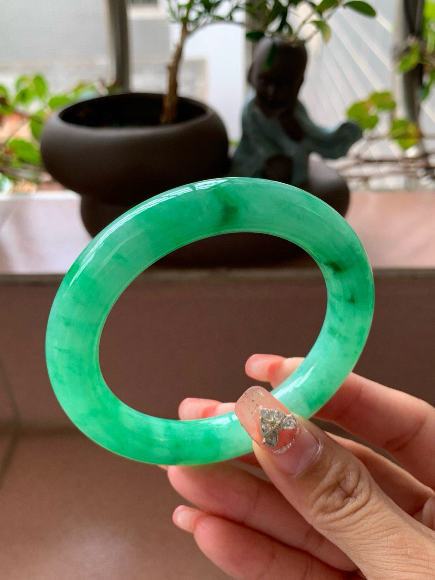 【小陈翡翠】缅甸天然翡翠a货辣阳绿飘绿花55-56圆条翡翠手镯