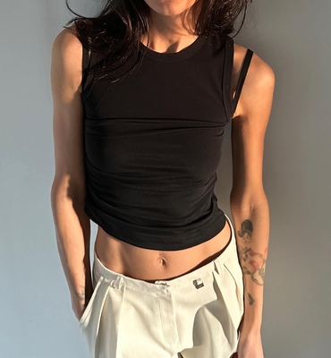 设计款假两件短款吊带背心