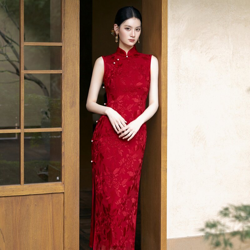 彼岸【绯光】新中式真丝无袖旗袍女2026年轻款新娘订婚领证敬酒服