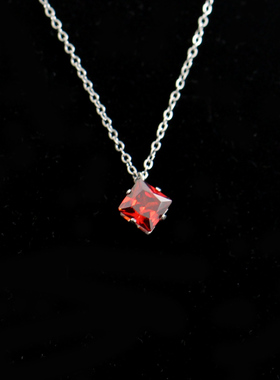 轻奢红钻方块形项链女2024新款爆款配饰小众设计毛衣链高级感颈链