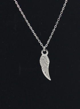 天使翅膀高级感项链新款女钛钢锁骨链吊坠网红饰品可洗澡带不掉色