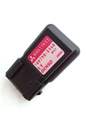 MR577031 100798-5960适用三菱进气压力传感器原装拆车件
