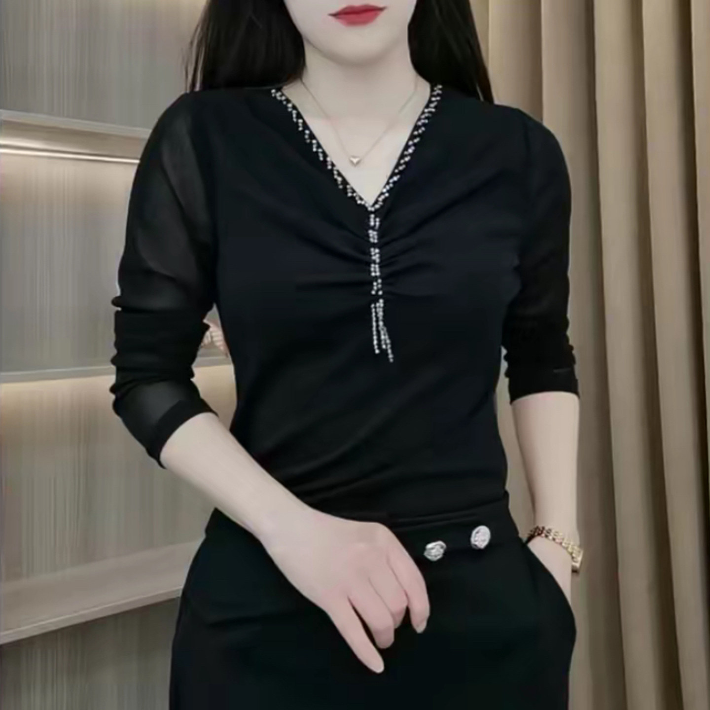 妈妈装春V领钉珠网纱长袖打底衫
