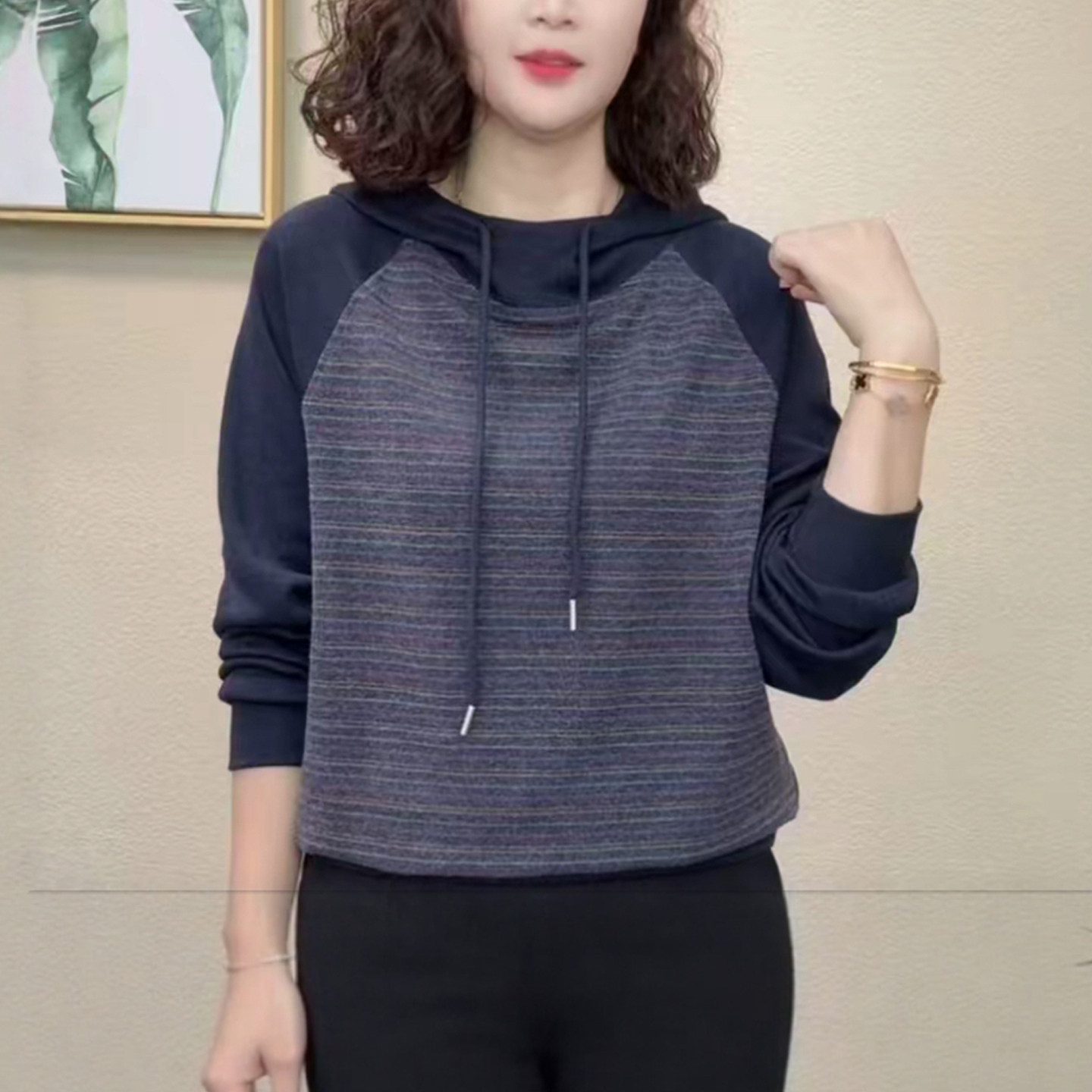 妈妈装秋季连帽抽绳条纹拼色卫衣