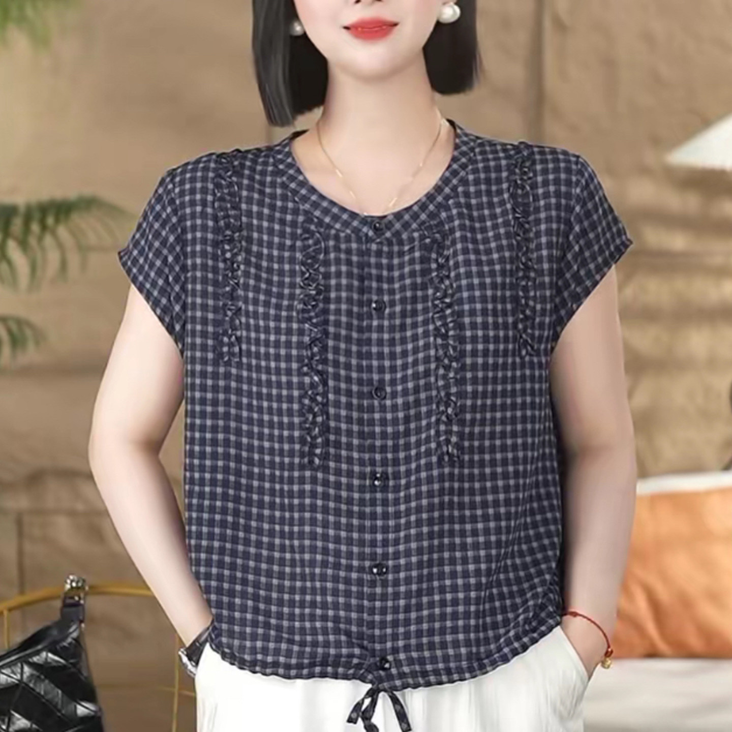 妈妈装夏圆领格子木耳边宽松小衫