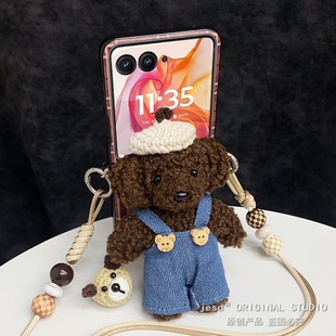 原创背带裤画家帽小熊磁吸支架适用摩托罗拉Razr60手机壳折叠屏moto razr50ultra背带挂绳保护套可爱斜挎新款