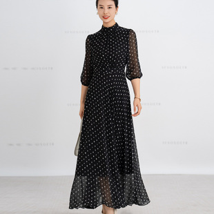 春季波点连衣裙女2026新款端庄大气优雅复古七分袖修身立领a字裙