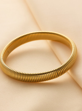 新款欧美线条钛钢手镯女小众设计感钛钢不掉色弹力簧弹性手链