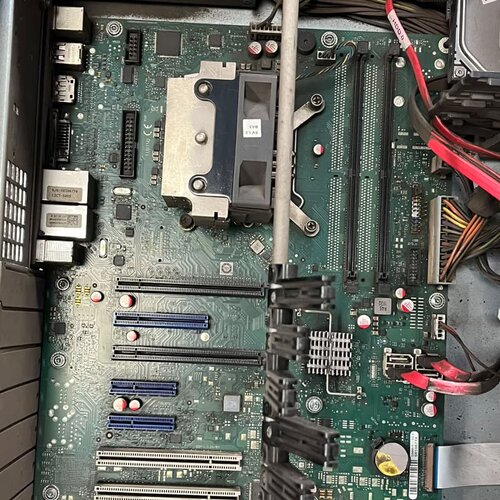 富士通D3445-S11 GS2实物拍摄。接口齐全，支持千兆--议价商品