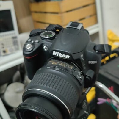 尼康D3000单反相机，带18-55mm镜头，成色还可以，功--议价商品