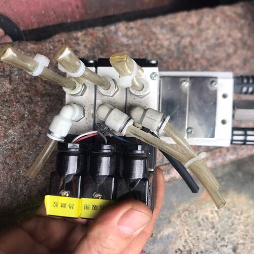 60元包邮，亚德客电磁阀4v210-6 24V，成色漂亮，功--议价商品