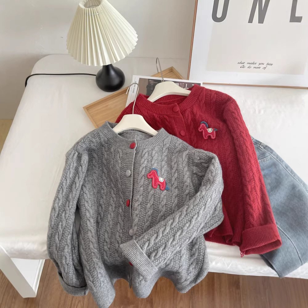 新年款韩系温柔气质小马刺绣针织开衫女款圆领麻花纹毛衣外套6778,女装/女士精品,毛针织衫,淘宝优惠券,粉丝福利购,淘宝优惠卷