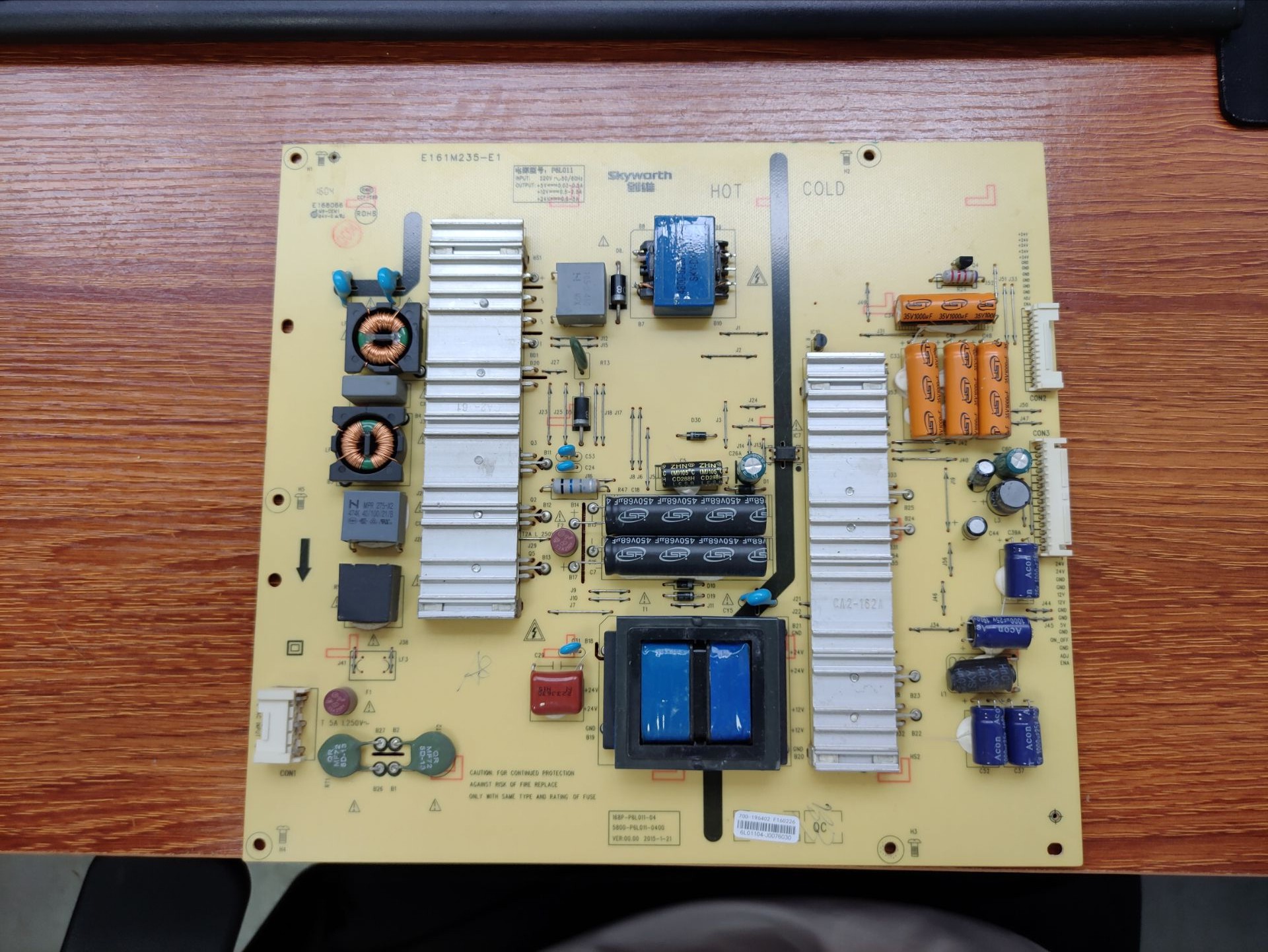 创维65E510E电源板实物图