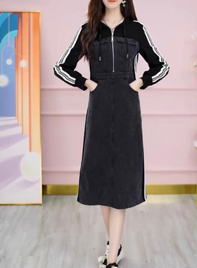 牛仔拼接连衣裙2025年春秋新款女春秋爆款高端卫衣假两件套裙
