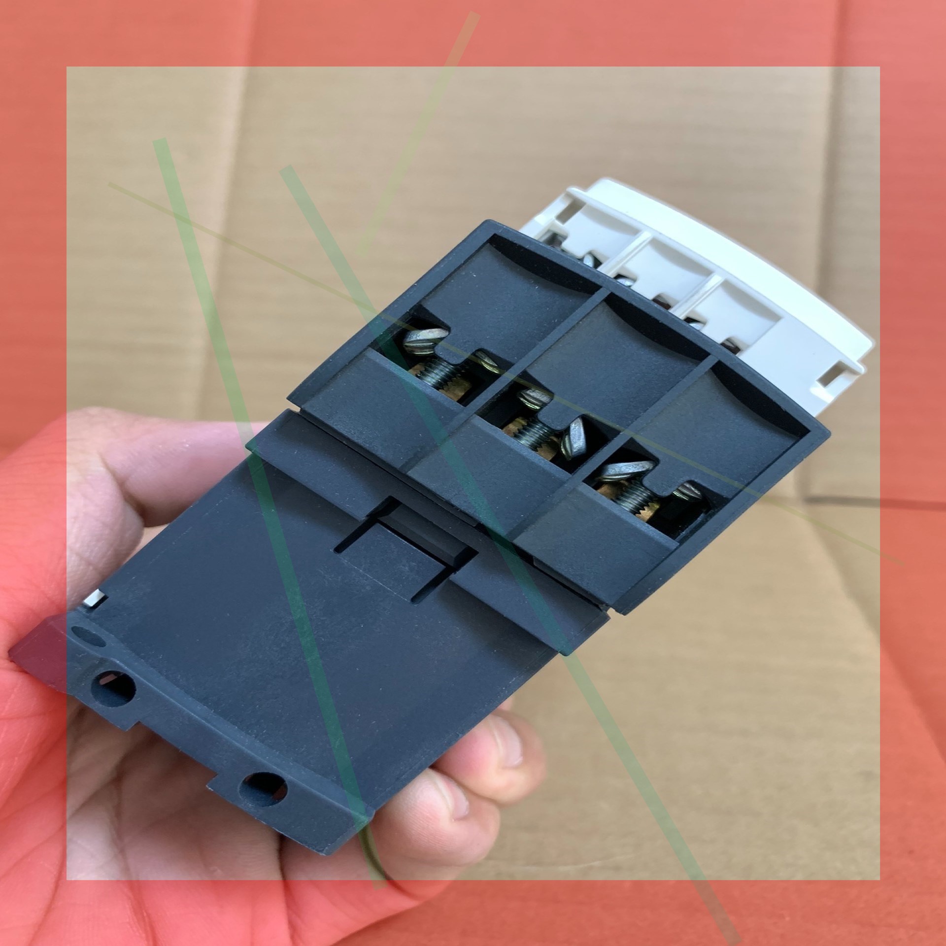 询价!施耐德交流接触器LC1D25BDC正品原装全新