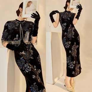 AYOMIS原创款新中式刺绣改良年轻款丝绒旗袍裙高级感流苏披肩套装