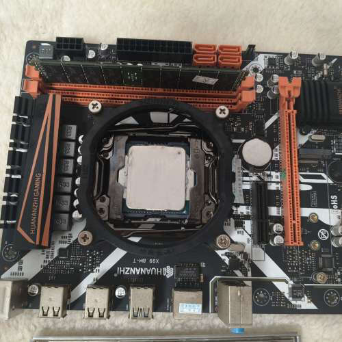 华南金牌X99-8MT主板，带内存和器，通电正常，接口齐[议]