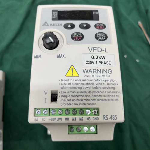 变频器VFD002L21A功率200W电压220V[议]