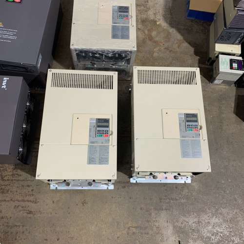 安川E1000变频器75KW，EB4A0139ABA，拍[议]